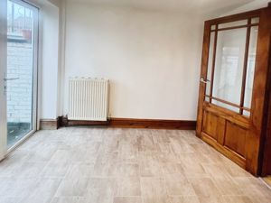 Kitchen Diner- click for photo gallery